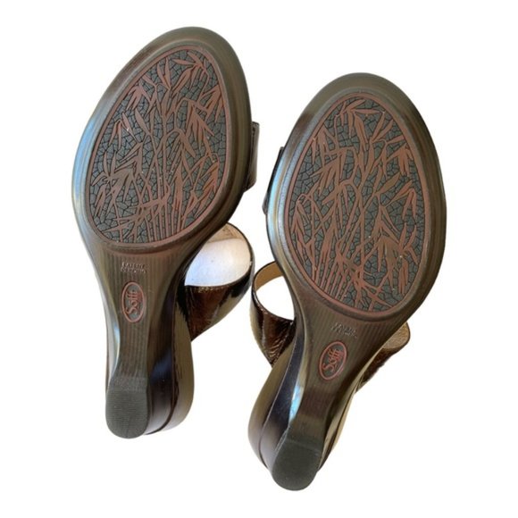 SOFFT Women's Brown Patent Leather Embellished Slide Wedge Sandals 8.5 W - Picture 5 of 10